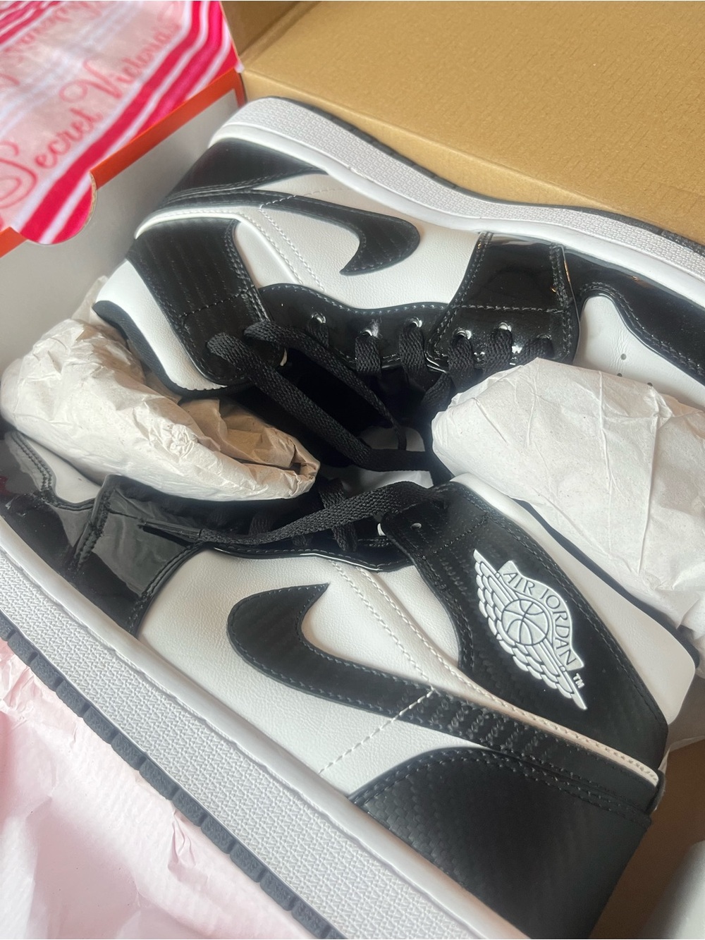 NEW air Jordan 1 Low-Top Sneakers in Black & White size 9 Patton leather.